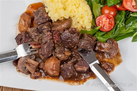 Recept på Boeuf Bourguignon – fransk köttgryta .